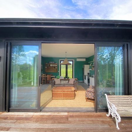 Вилла Stablehouse Garden Shed Мастертон Экстерьер фото
